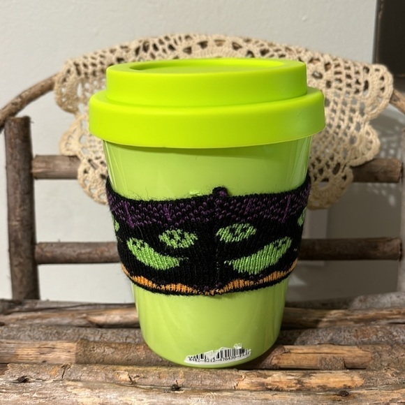 DW HOME CANDLE ZOMBIE EXPRESSO HALLOWEEN ELECTRIC GREEN RICHLY SCENTED NEW - Picture 3 of 10